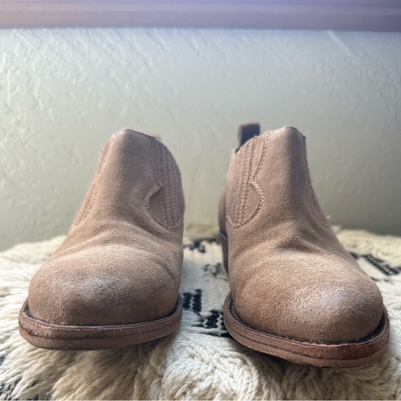 FRYE Billy Tan Suede Shootie. Women’s Size 7.5. Slip-on bootie. Western, Boho - Picture 2 of 12